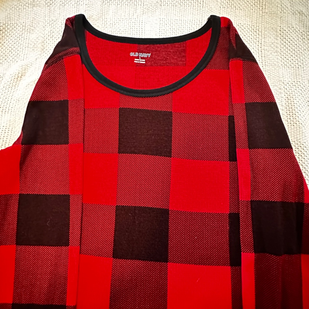 Hanes Red and Black Checkered Shirt Size L very soft andwarm perfect for weather